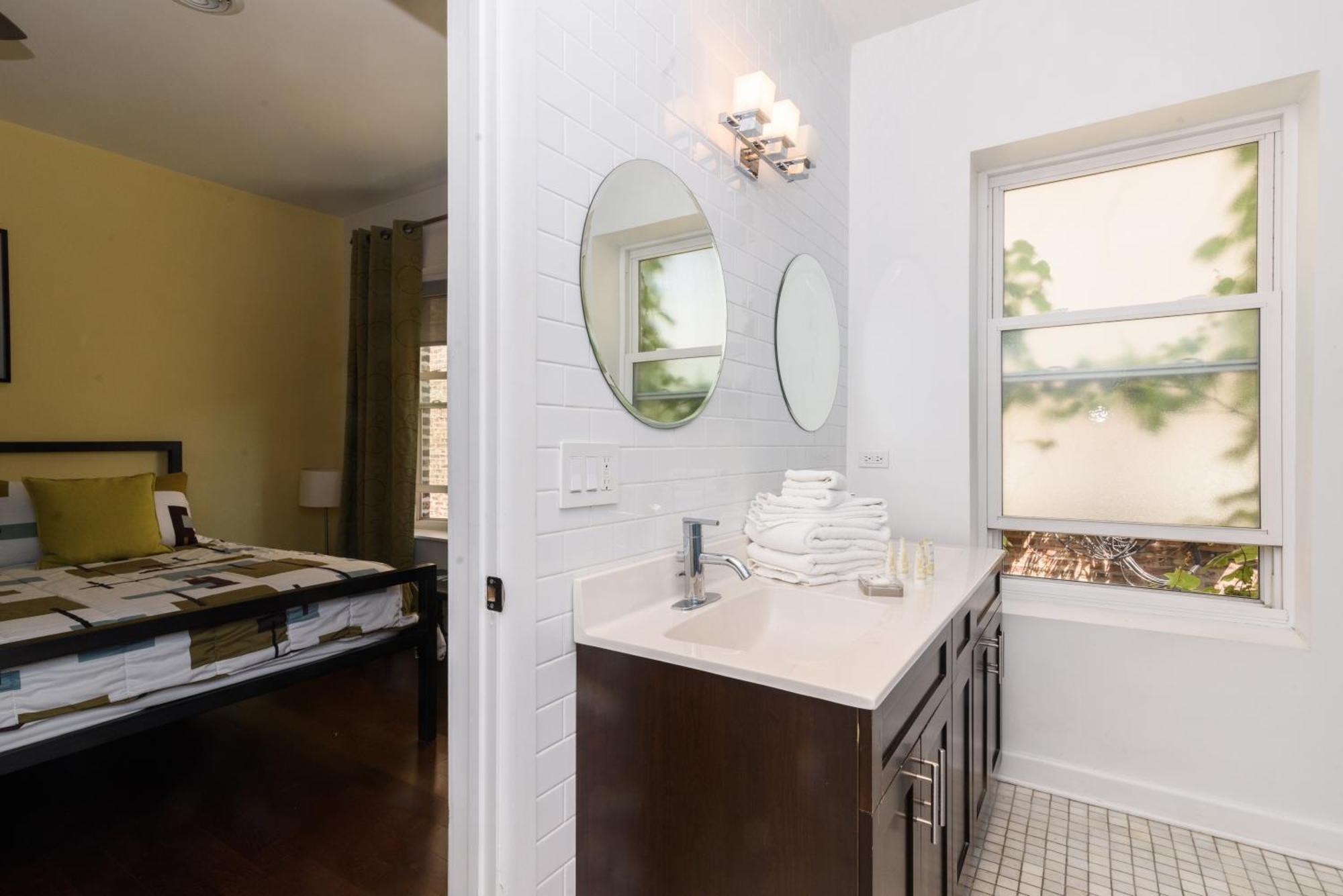 House 5863- Chicago'S Premier Bed And Breakfast Oda fotoğraf